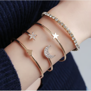 Vembley Golden Strand Bracelet Set (Golden)